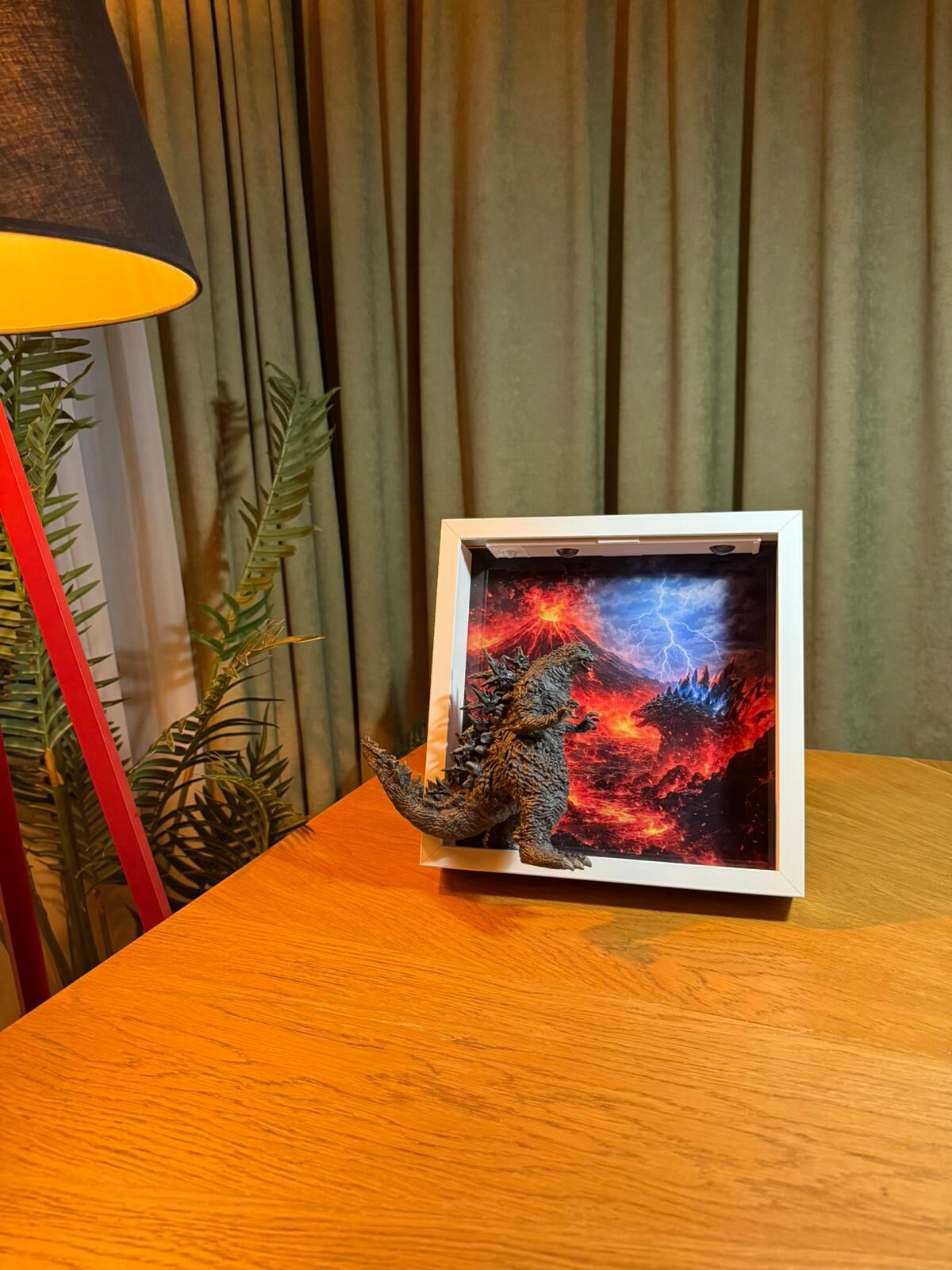 Godzilla Figürlü Dekoratif Çerçeve