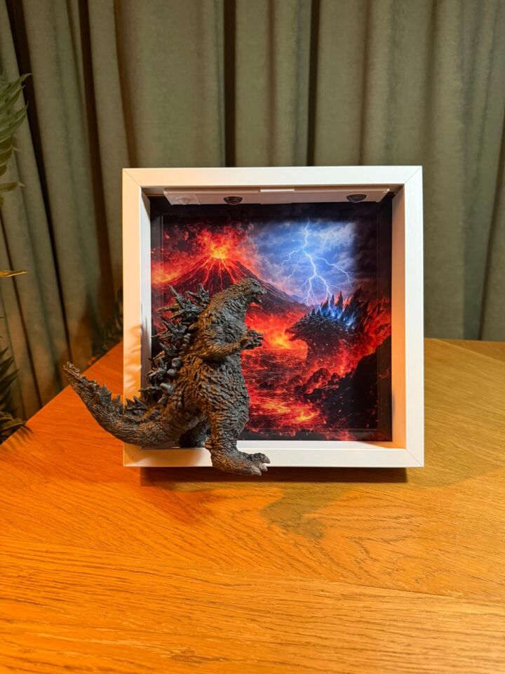Godzilla Figürlü Dekoratif Çerçeve