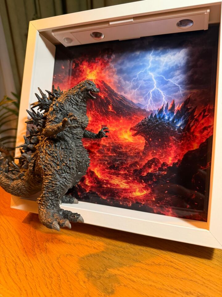 Godzilla Figürlü Dekoratif Çerçeve