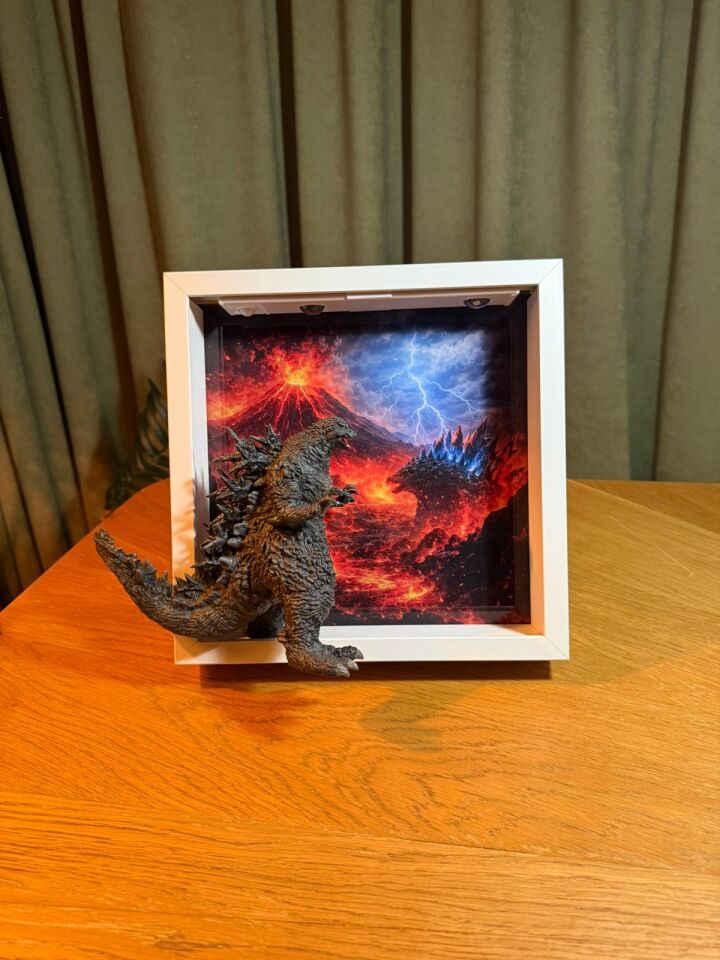 Godzilla Figürlü Dekoratif Çerçeve