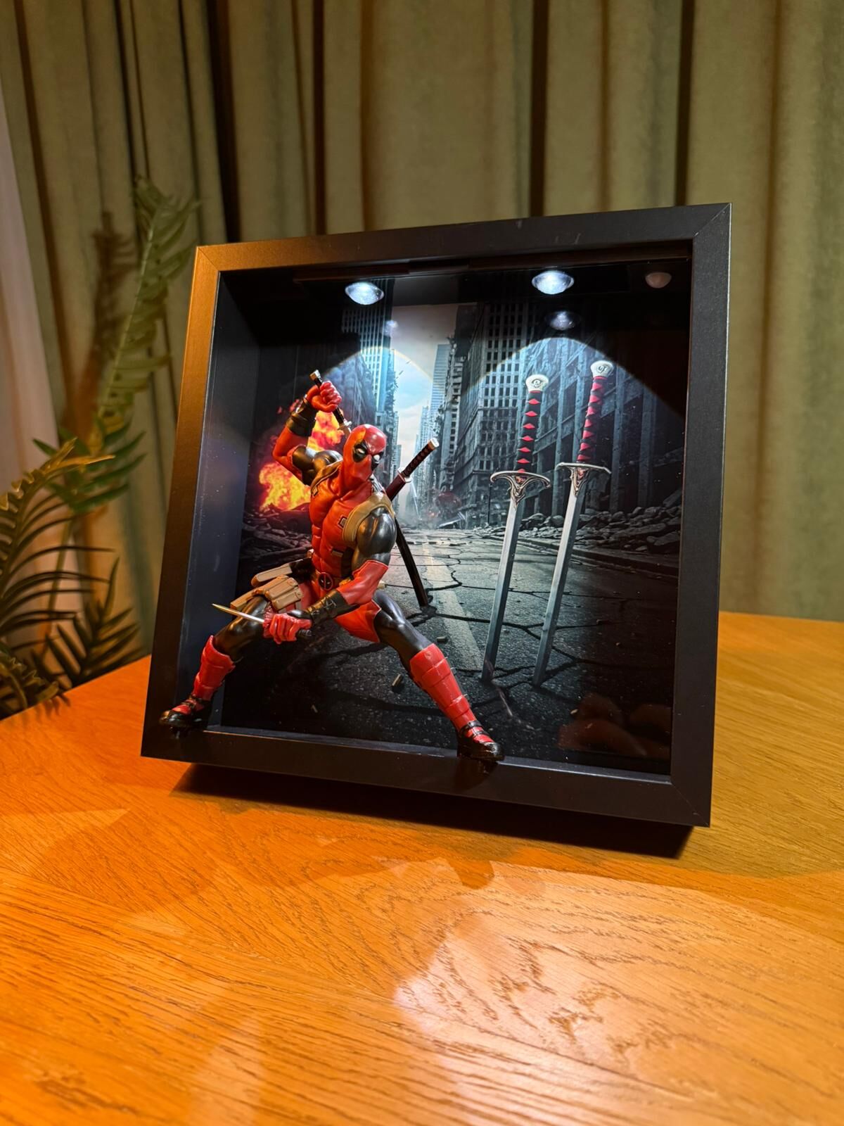 Deadpool Figürlü Dekoratif Çerçeve