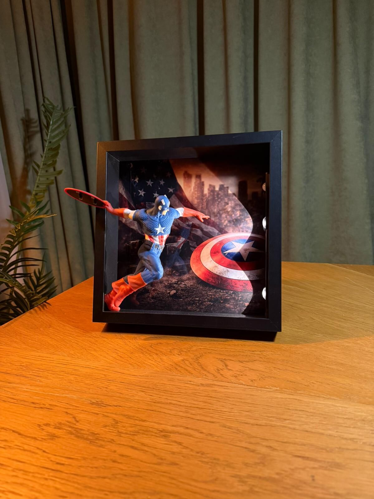 Captain America Figürlü Dekoratif Çerçeve