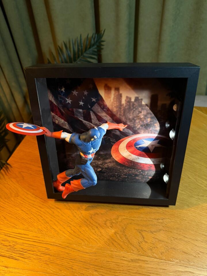 Captain America Figürlü Dekoratif Çerçeve